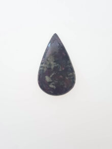 Eudialiet druppel cabochon 35,7×22,2×6,2mm
