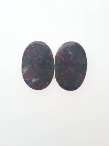 Eudialiet ovaal cabochon 28,5×18,6×5,2mm per paar