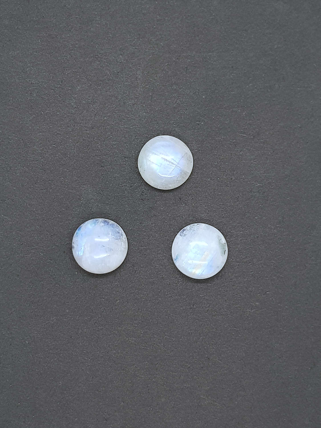 Regenboog maansteen rond cabochon 12x12x5,5mm prijs per stuk
