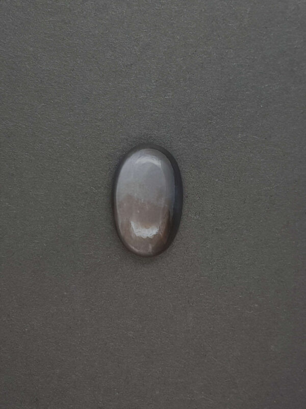 Zwarte maansteen  ovaal  cabochon 24,7x15,5x5,9mm