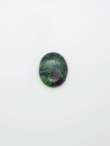 Robijn in zoisiet ovaal  cabochon 24,4×19,9×6,8mm