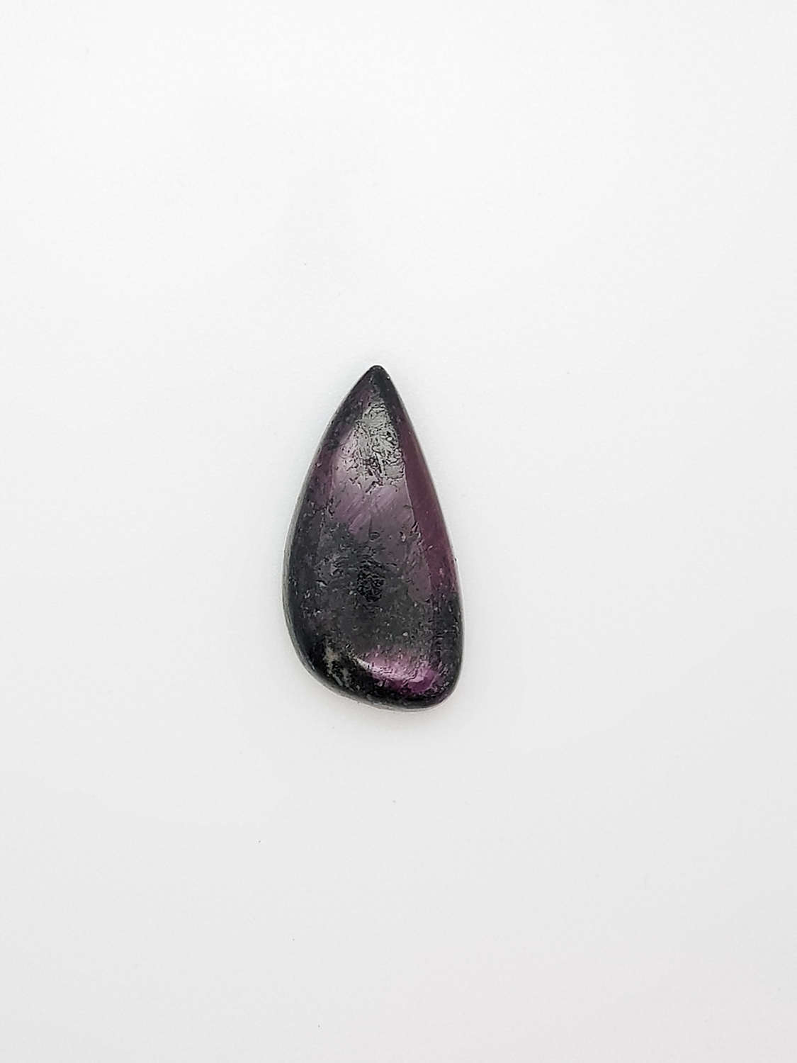 Robijn in zoisiet vrije vorm cabochon 32,7x17x7,3mm