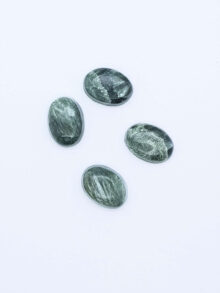 Serafiniet ovaal cabochon 14x10x5mm per stuk