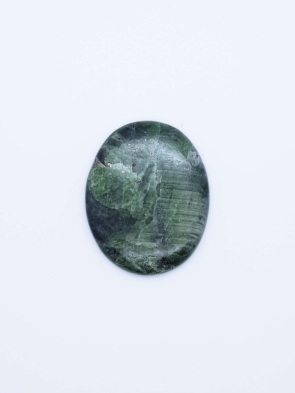 Chroom diopside ovaal cabochon 35,4x28,5x5,2mm