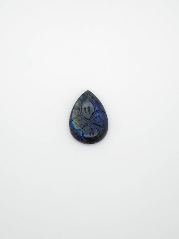Labradoriet druppel carved cabochon 26,7x19,4x6,6mm