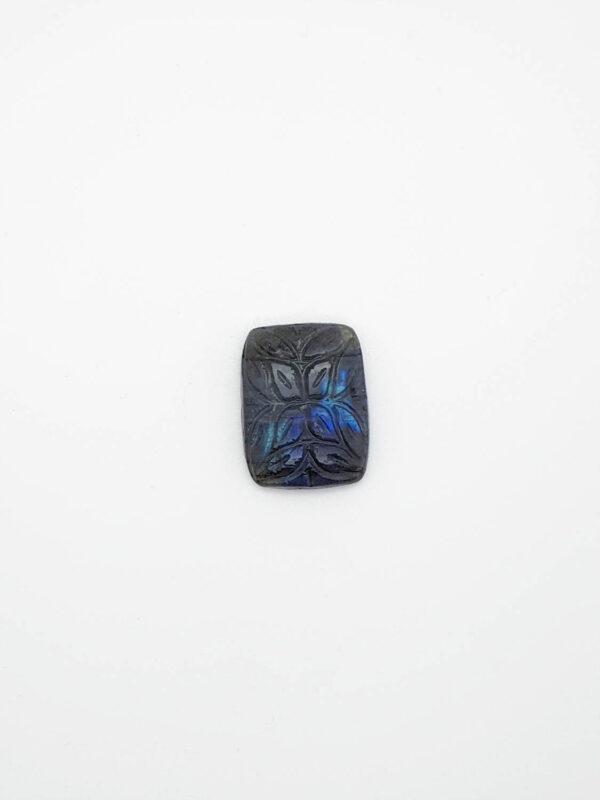 Labradoriet rechthoekige carved cabochon 22,2x17x5,4mm