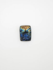 Labradoriet rechthoekige carved cabochon 26,2×19,5×8,2mm
