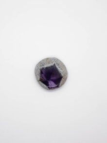 Amethist trapiche achtige ster ronde cabochon 31,3x30x8,4mm