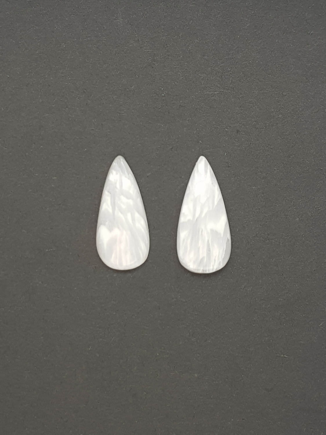 Scoleciet druppel cabochon 27,3x12,7x4,1mm per paar