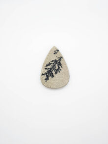 Dendriet ruw druppel cabochon 43,9×29,8×6,6mm