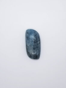 Aquamarijn vrije vorm cabochon 34,4×16,5×7,5mm