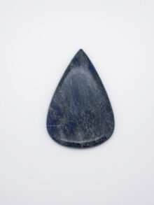 Sodaliet druppel cabochon 56x38x6mm