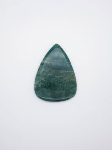 Mos agaat druppel cabochon 52,5×38,4×4,5m