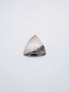 Celestobariet driehoek vormige cabochon 25×25,3×5,3mm