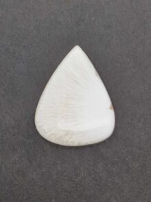 Scoleciet druppel cabochon 45,6×36,5×5,8mm