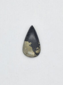 Chalcopyriet druppel cabochon 33,2×18,7x7mm