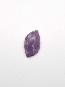 Morado opaal vrije vorm cabochon 33,1×19,2×6,3mm