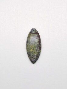 Drakenbloed marquise cabochon 40,3×17,3×4,9mm