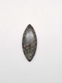 Drakenbloed marquise cabochon 45,8×18,6×5,2mm